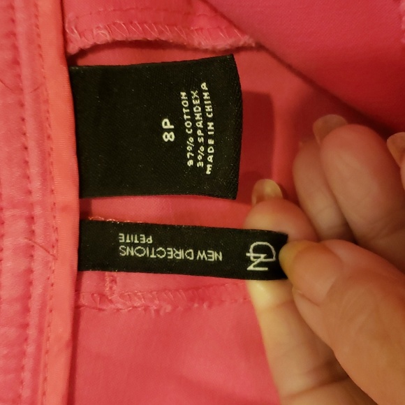 NEW DIRECTIONS Lady's Petite Pink Capri Pants with 4 Button Adornment at Side's - Picture 6 of 7